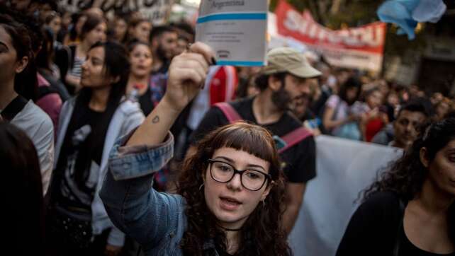 Sparkurs - Über eine halbe Million Argentinier protestieren